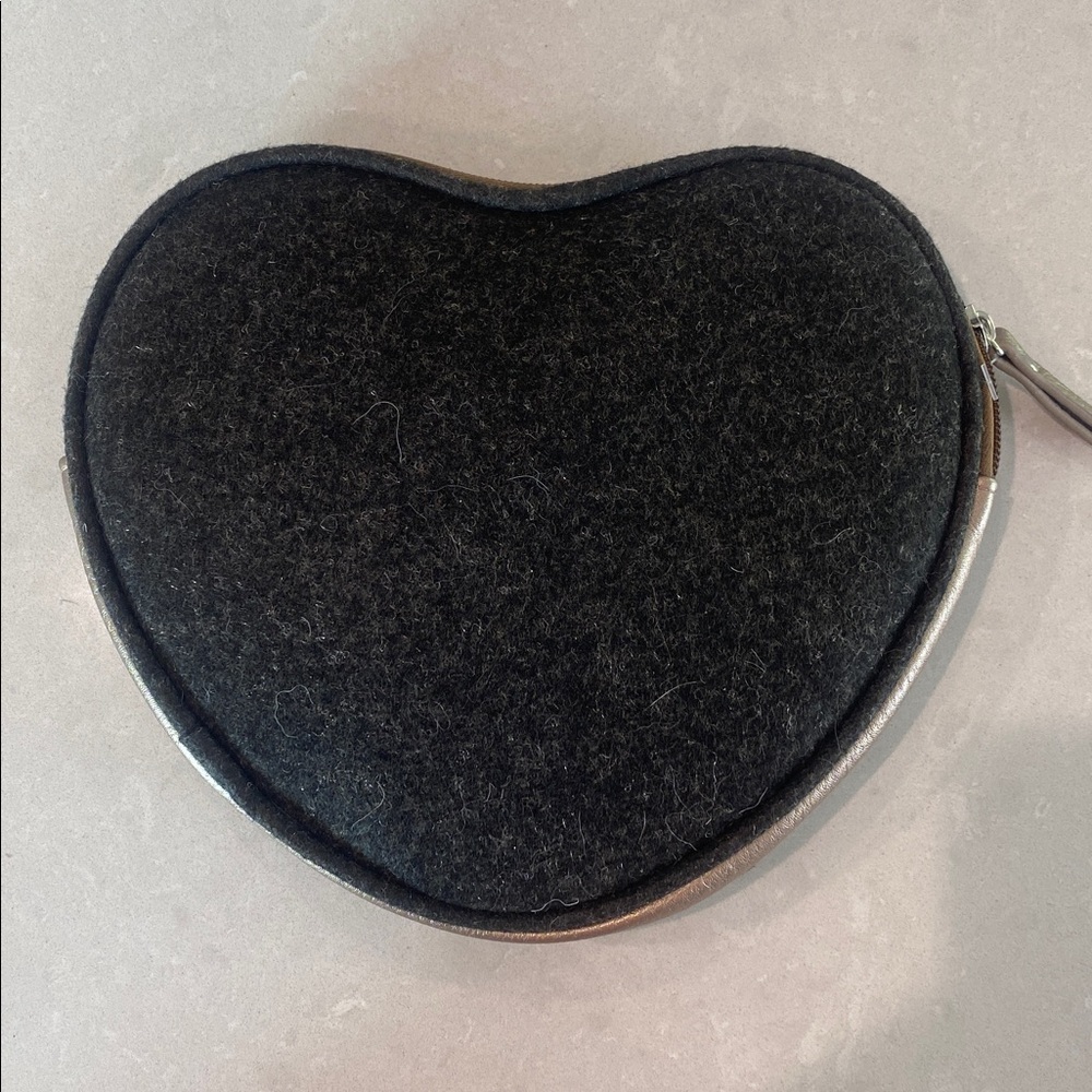 Women’s Lufthansa amenities kit purse - Picture 4 of 5